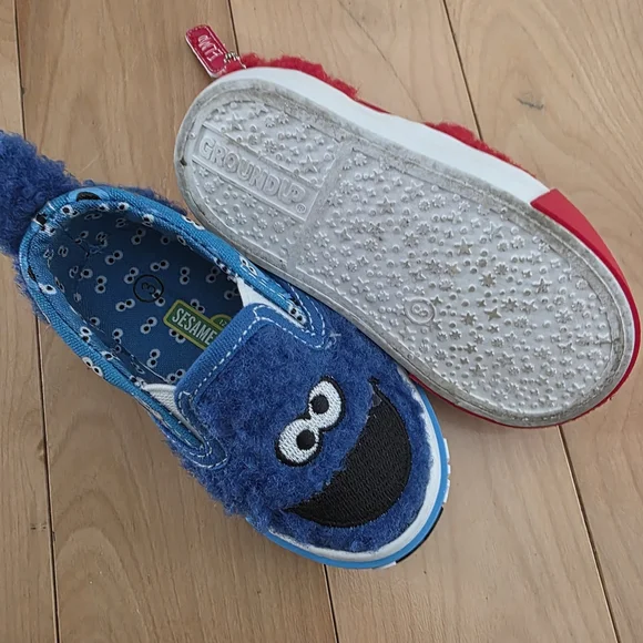 Sesame Street Red and Blue Fuzzy Kids Sneakers - Picture 4 of 4